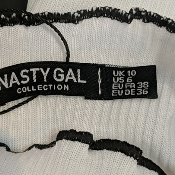 Nasty Gal White and Black Contrast Seams Turtleneck Lettuce Hem Tee size 6 - Picture 6 of 6